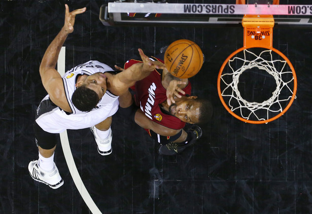 Liga NBA: Zwycięstwo San Antonio Spurs w pierwszym meczu finału