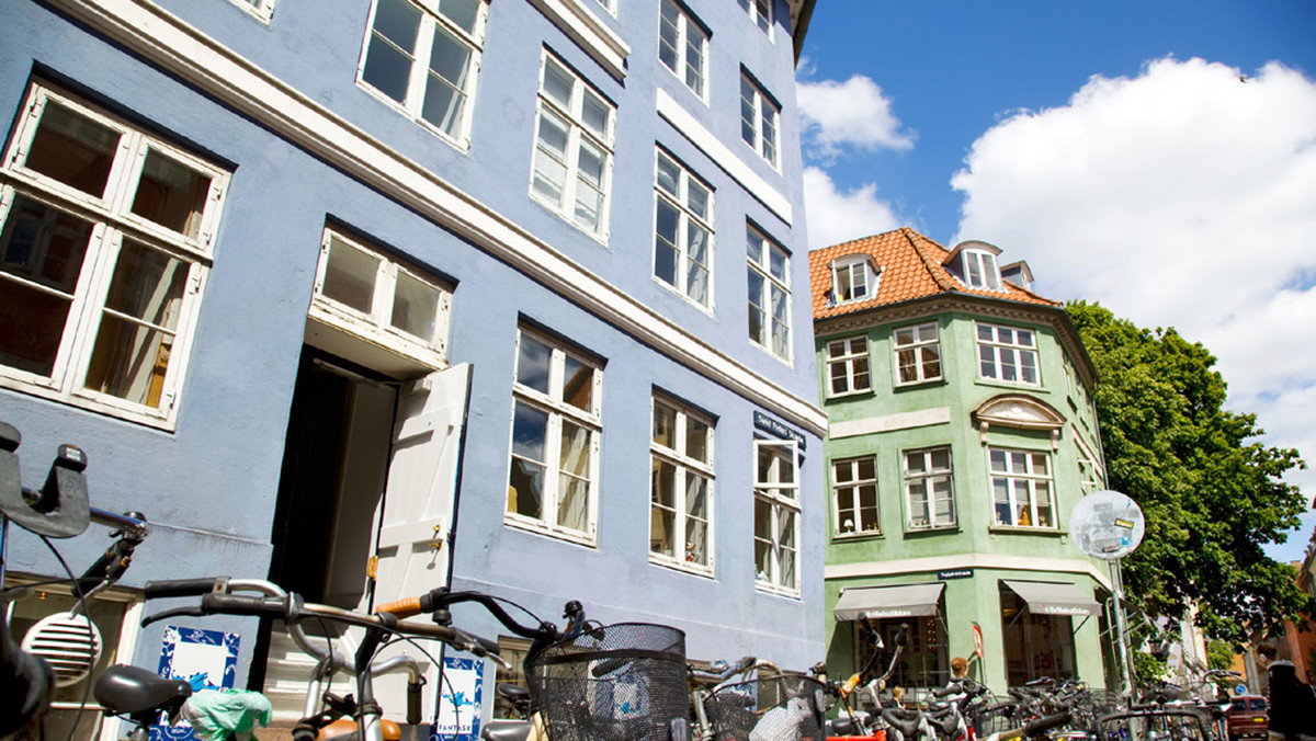 Dania rozpoczęła budowę sieci rowerowych autostrad, które mają zachęcić mieszkańców przedmieść Kopenhagi do zrezygnowania z samochodów i transportu miejskiego na rzecz rowerów. W planach jest powstanie 26 dróg szybkiego ruchu dla tych jednośladów.