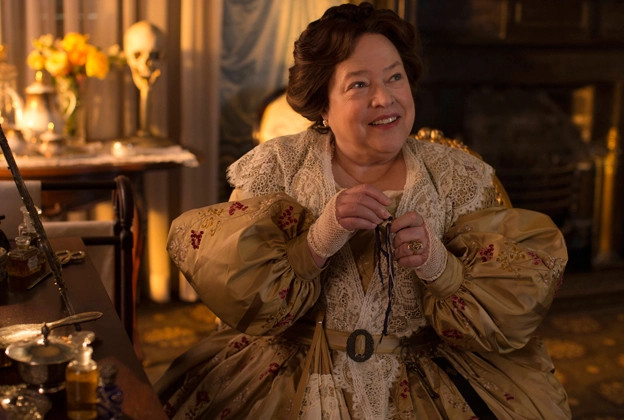 Kathy Bates jako Delphine LaLaurie w serialu "American Horror Story: Sabat"