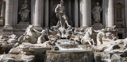 Pijany Polak wspiął się na fontannę w Rzymie