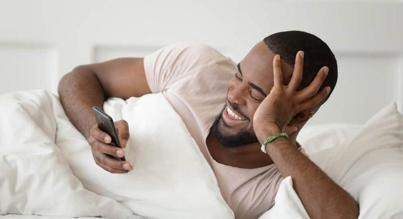 Here's why you should send a good morning text [shutterstock]