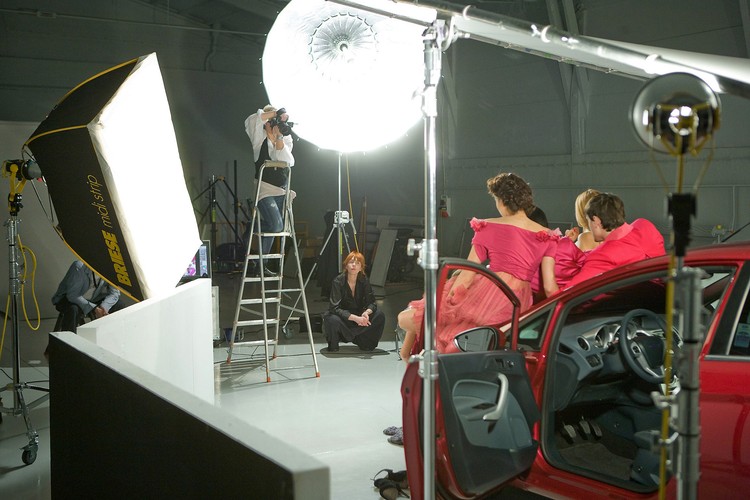 Tym razem auto uwiodło modelki, a wszystko uchwycił obiektyw…