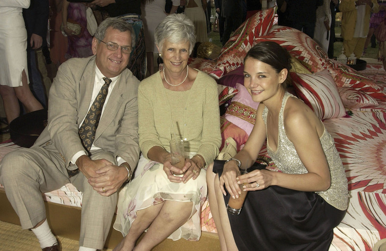 Katie Holmes z rodzicami (Londyn, czerwiec 2004 r.)