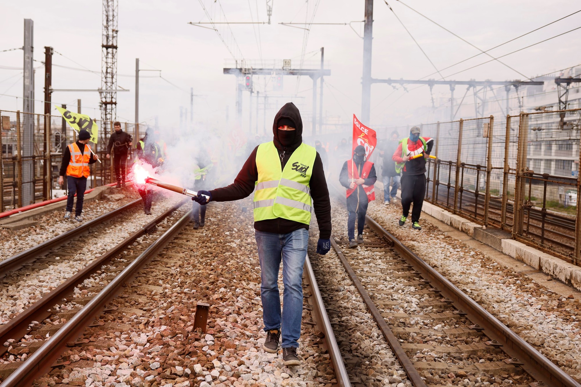 Francúzsko zažíva 10. deň štrajkov a protestov proti dôchodkovej reforme.