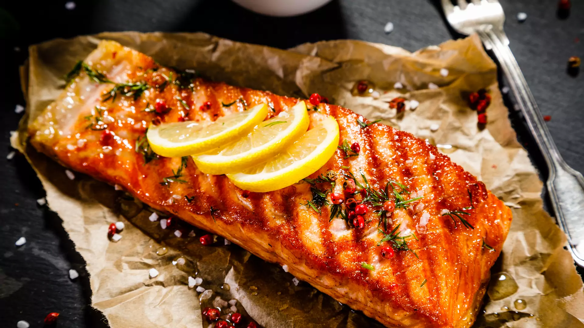 Zdrowe, pyszne i aromatyczne ryby z grilla - trzy pomysły na majówkę