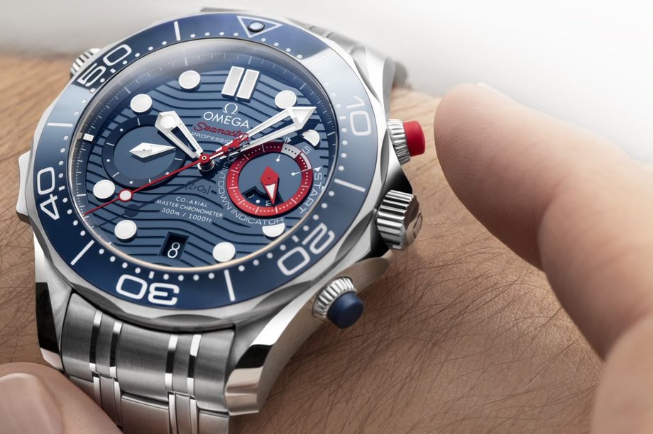 W wyścigach bardzo dużą rolę odgrywa czas i jego dobre obliczenie. Na zdjęciu najnowszy model OMEGA Seamaster stworzony z okazji tegorocznego Pucharu Ameryki.