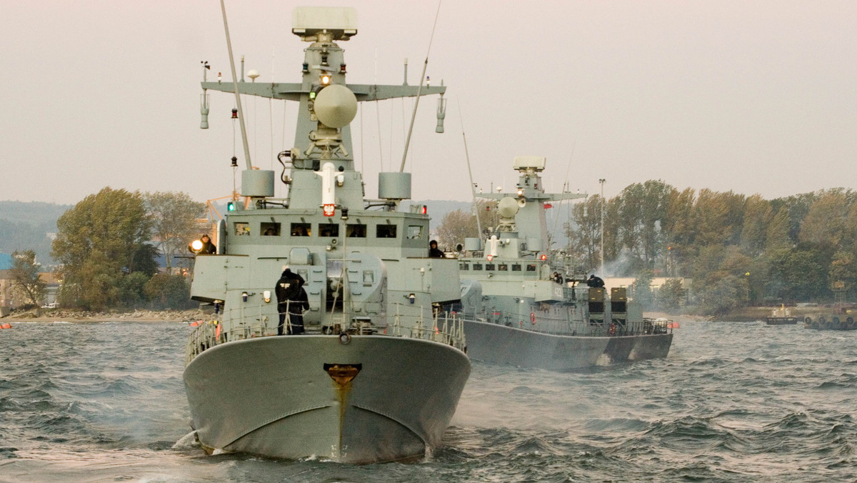 "Monda zaatakowała od strony morza. Okręty Wislandii otrzymały rozkaz alarmowego opuszczenia portów wojennych i rozpoczęcia morskiej operacji obronnej" - na szczęście, to tylko fragment scenariusza ćwiczeń Anakonda 2010, które dziś rano z udziałem Marynarki Wojennej rozpoczęły się na Bałtyku.