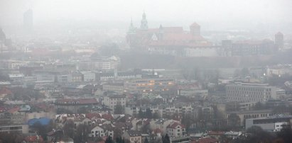 Prawie 80 procent krakowian nadal pali węglem i śmieciami!