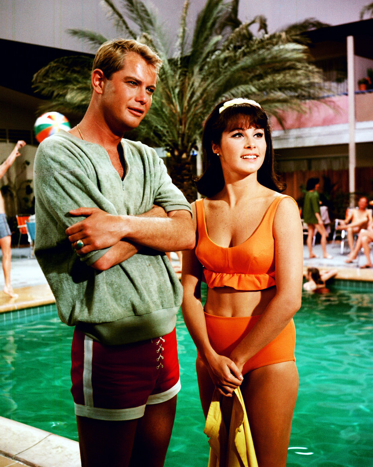 Troy Donahue i Stefanie Powers na planie "Palm Springs Weekend" (1963)