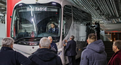 Królewscy mieli podróż z przygodami. Zaczęło się od strajku na lotnisku, później było jeszcze gorzej