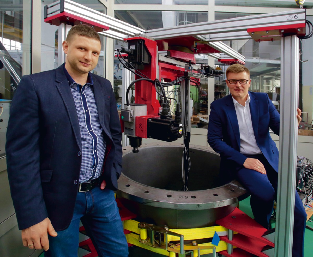 Dr hab. inż. Piotr Pawełko i dr inż. Michał Dolata z Zachodniopomorskiego Uniwersytetu Technologicznego