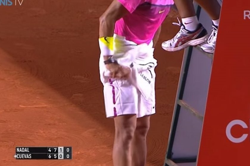 Rafael Nadal przebrał się na korcie!