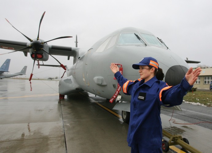 Ostatni samolot CASA, który przyleciał do Polski. Minister obrony narodowej Bogdan Klich odwiedził 8. bazę lotniczą w Krakowie-Balicach w związku z zakończeniem dostaw samolotów transportowych CASA C-295M.
<br>
2008-12-22.
