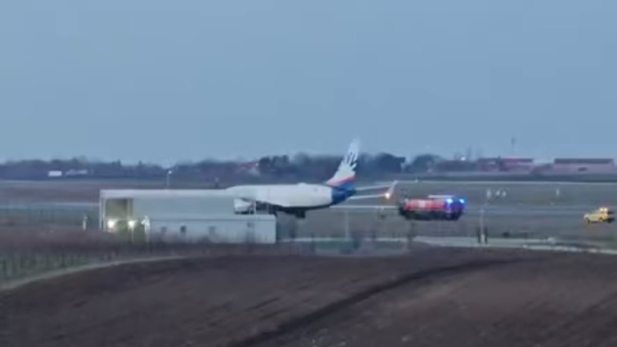 Avion iz Tuske prinudno sleteo u Beograd