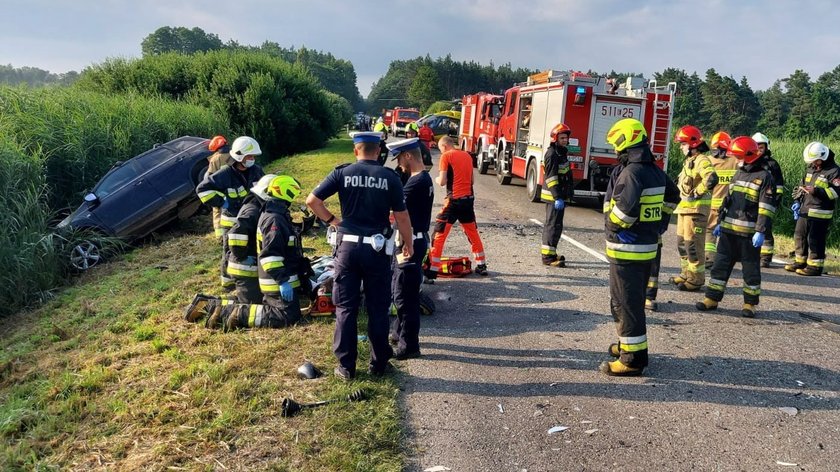 Pijana kobieta wjechała w busa. Miała 4 promile. 10 osób w szpitalu