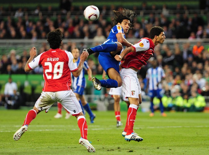 Silvio i Kaka w pojedynku ze snajperem Porto Falcao