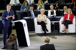 Macron w PE: Ukraina w UE? To potrwa lata, potrzeba innych form współpracy