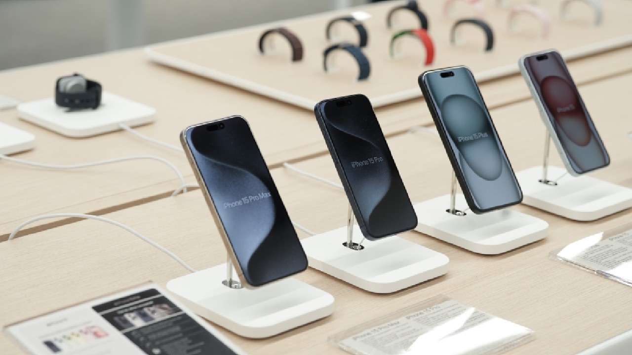 O angajată a unui retailer de telefoane din Giurgiu a furat 74 de aparate din gestiune și le-a vândut prin case de amanet