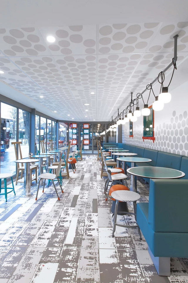 Odnowiony paryski McDonald’s (fot. Sylvie Becquet/designboom.com)