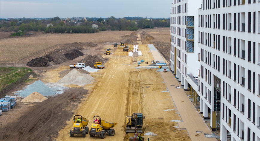 Na alei powstał już m.in. chodnik