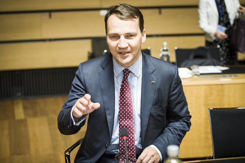 Sikorski kontra Karczewski