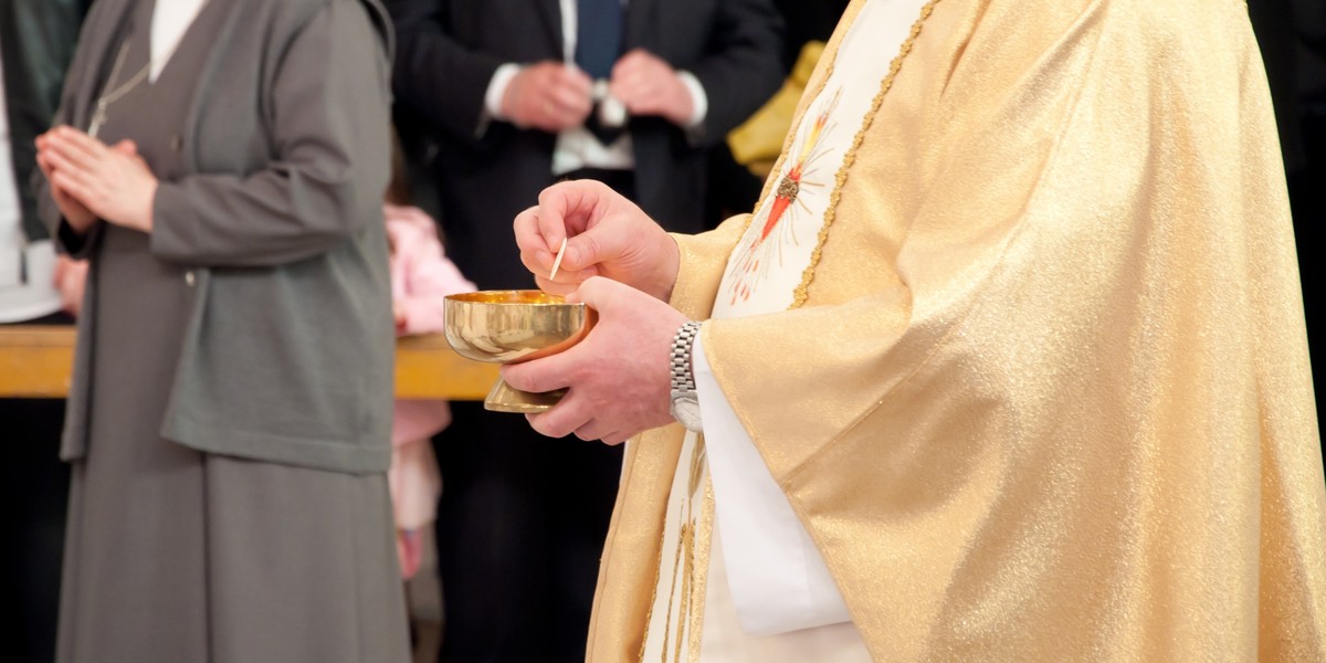 Ksiądz mówił coraz wolniej i coraz mniej wyraźnie. Dramat podczas nabożeństwa na Dolnym Śląsku [zdjęcie ilustracyjne]