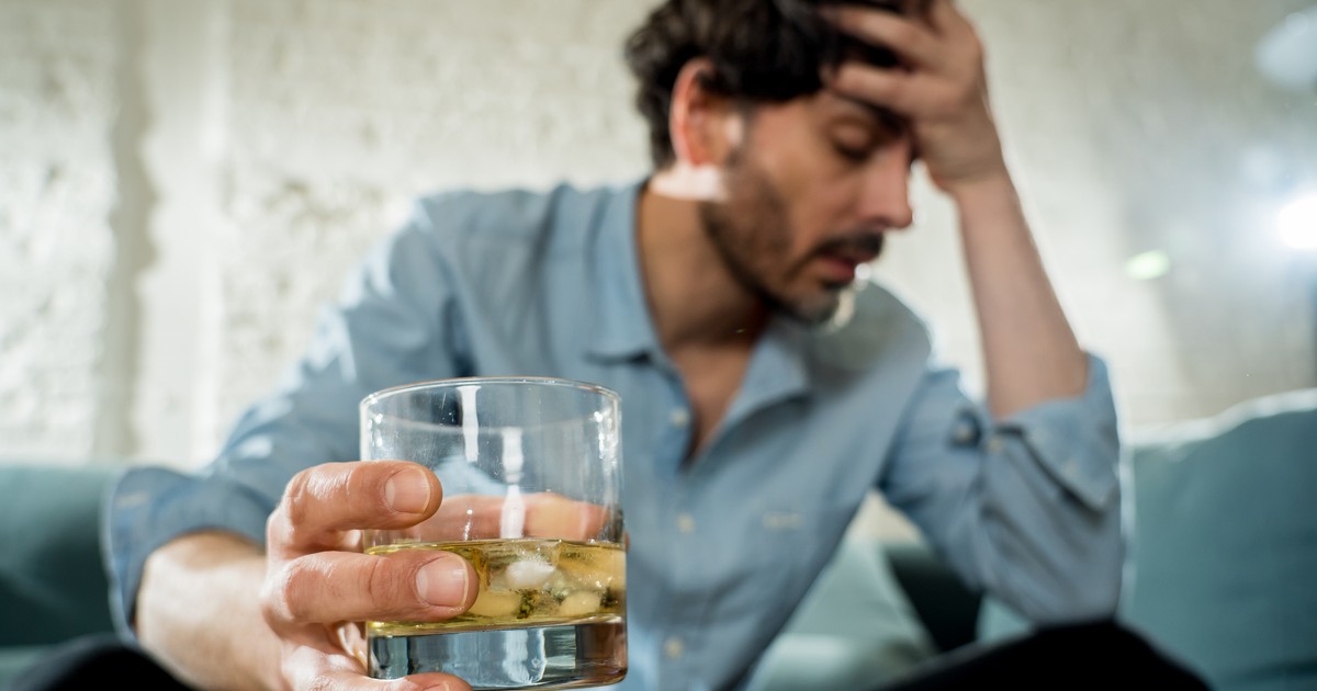 Jak poznać, iż masz problemy z alkoholem? Pięć znaków ostrzegawczych
