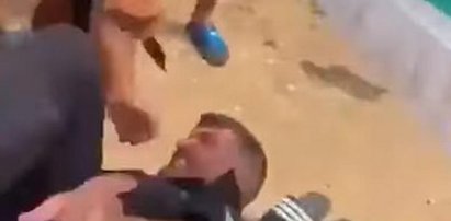 Krwawy atak na plaży. Sprzedawca dźgał nożem policjanta na oczach turystów