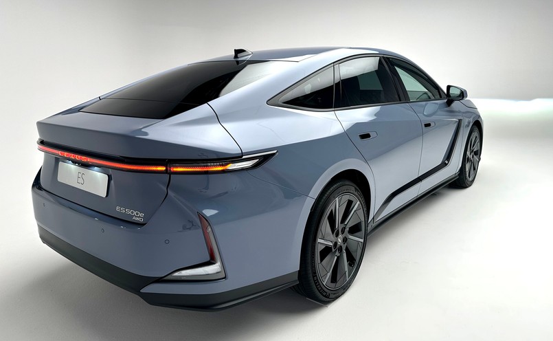 Nowy Lexus już w Polsce. Silnik 6. generacji to trzęsienie ziemi