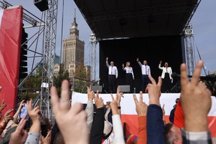 Tusk na Marszu Miliona Serc w Warszawie: Tej siły już nic nie zatrzyma