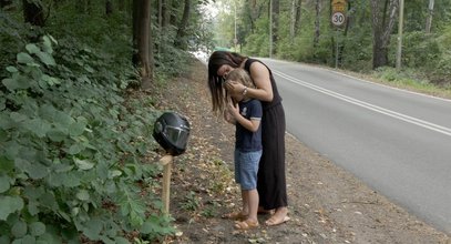 Ona straciła męża, on tatę. Poruszający film policji!