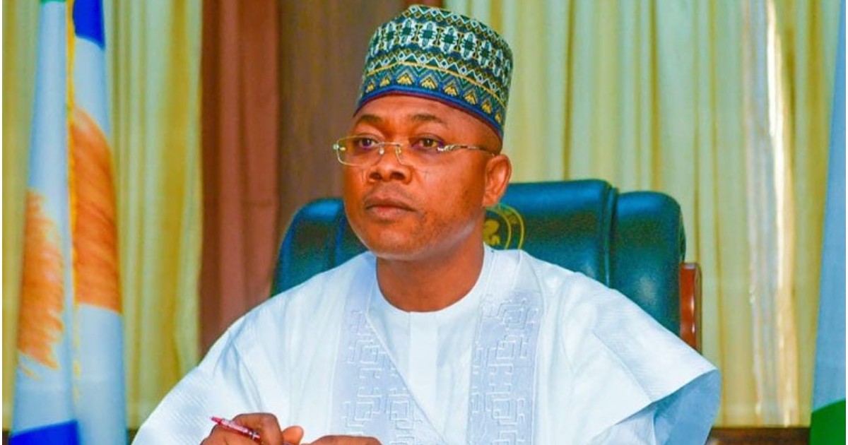 Tangazo la kuthibitishwa kwa ujenzi wa uwanja wa ndege wa Zariagi katika Jimbo la Kogi na Waziri wa Usafiri wa Anga na Rais Bola Ahmed Tinubu linaashiria hatua kubwa ya kusonga mbele kwa eneo hilo. Jimbo la Kogi linatoa shukrani kwa Serikali ya Shirikisho kwa usaidizi wake, ikisisitiza umuhimu wa idhini hii ya kihistoria kwa maendeleo ya kikanda. Uwanja wa ndege wa Zariagi, ulioundwa kuhudumia majimbo kumi, utasaidia kupunguza msongamano wa magari na kukuza ukuaji wa uchumi. Kwa uwezo wa kushughulikia mizigo, uwanja wa ndege utachukua jukumu muhimu katika uunganisho wa kikanda na mseto wa kiuchumi. Uamuzi huu wa kimkakati unaashiria uwekezaji katika siku zijazo za kanda, kutengeneza njia ya fursa mpya na ukuaji endelevu.
