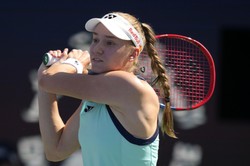 Idze Świątek ubyła groźna rywalka. Jelena Rybakina wycofała się przed ćwierćfinałem w Dubaju