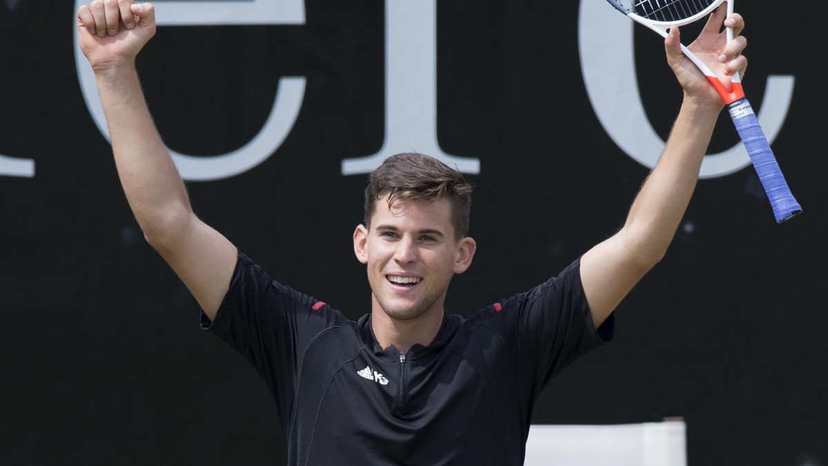 Dominic Thiem (7. ATP) wygrał w poniedziałek swój pierwszy turniej na kortach trawiastych. W finale Mercedes Cup w Stuttgarcie 22-latek pokonał Niemca Philippa Kohlschreibera (25. ATP) 6:7(2), 6:4, 6:4. Dla Austriaka to siódmy tytuł w karierze i czwarty w obecnym sezonie.