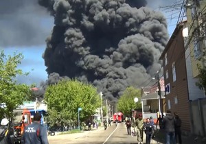 Dim iznad naftne rafinerije u Tuapseu, Rusija, 29. aprila nakon ukrajinskog napada 