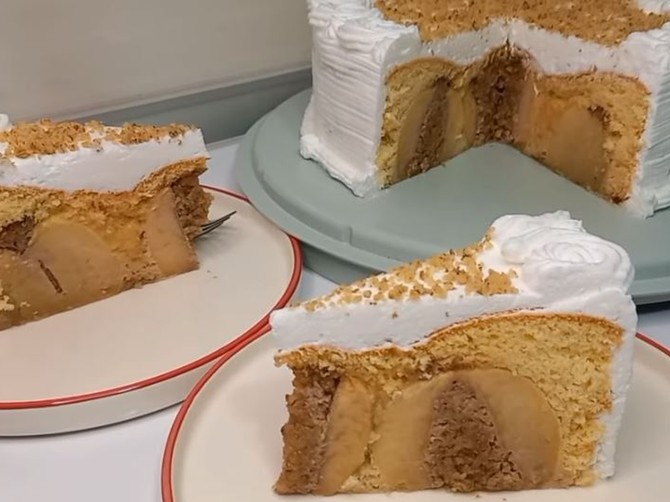 Starinska izvrnuta torta sa jabukama: Recept za najsočniju poslasticu iz šerpe
