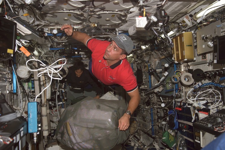 Dziś praca wre w wąskich przestrzeniach ...