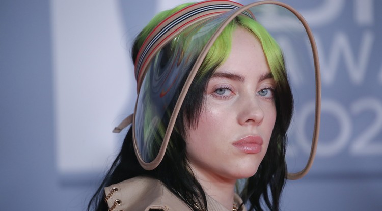 Begurultak a Billie Eilish rajongók, mert egy politikus beszólt az énekes külsejére