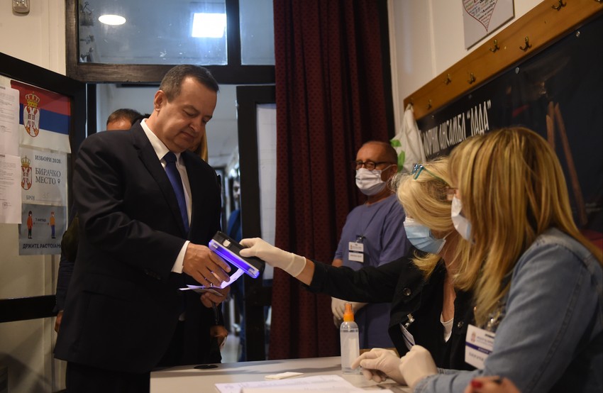 Ivica Dačić na glasanju