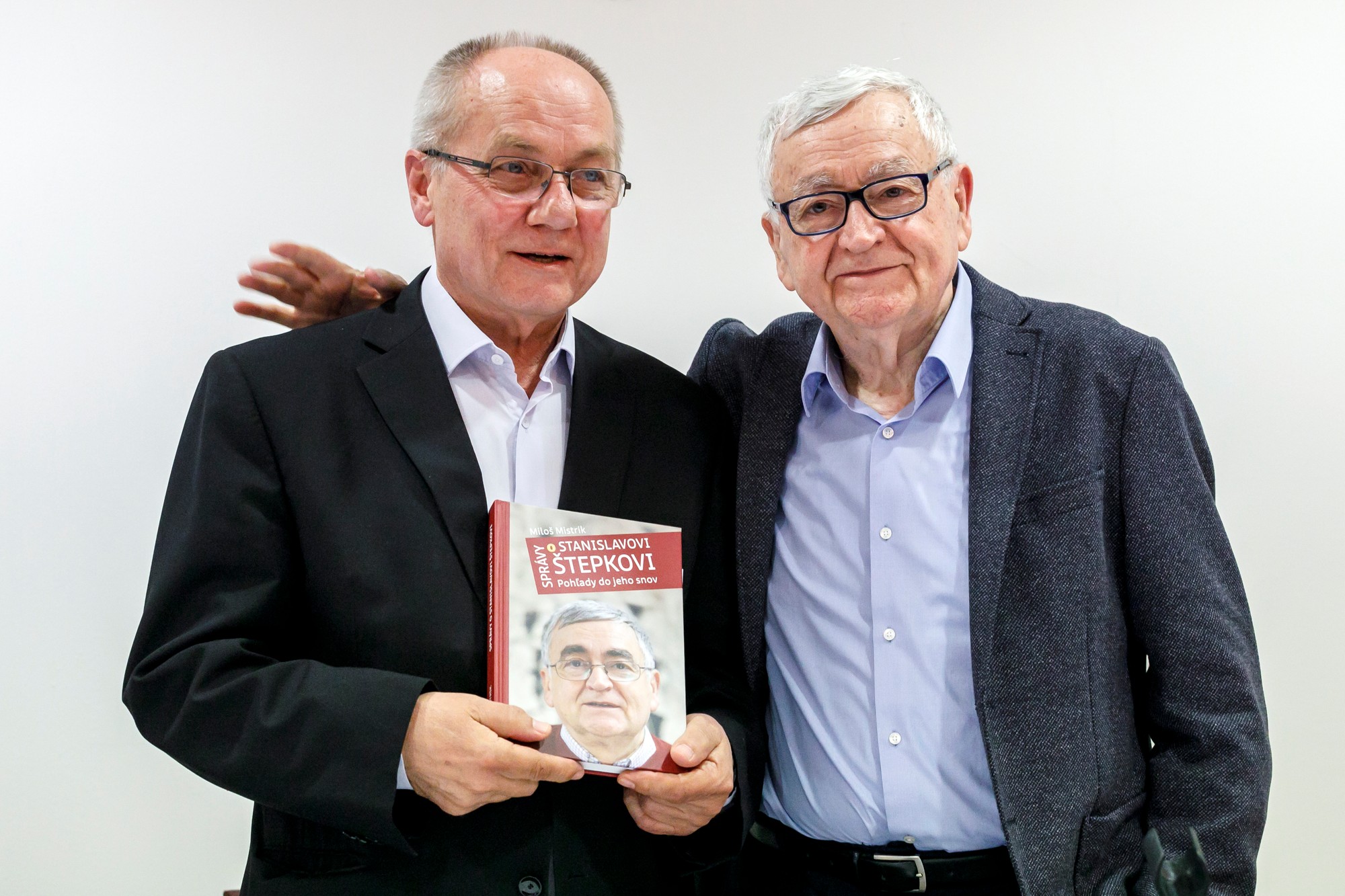Autor knihy Správy o Stanislavovi Štepkovi - Pohľady do jeho snov Miloš Mistrík.