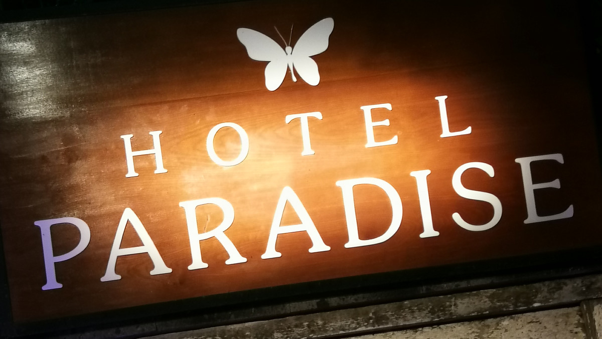 W "Hotelu Paradise" wciąż dużo się dzieje. Nowy uczestnik Łukasz stał się kością niezgody między Mariettą i Chrisem. Po raz pierwszy doszło do tak karczemnej awantury w tej parze.