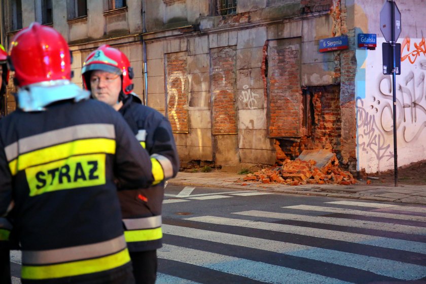 Kamienica przy 6 Sierpnia grozi zawaleniem