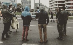 Pogrzeb radiowozu w Rzeszowie hitem w sieci. 'Panowie policjanci poprosili o coś żałobnego'