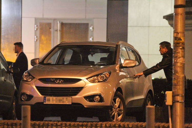 Wicepremier Janusz Piechociński wsiada do nowego auta