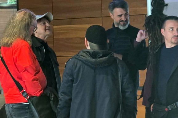 (PAPARACO) ZDRAVKO ČOLIĆ U NESVAKIDAŠNJEM IZDANJU Stavio kačket na glavu i zakamuflirao se, a evo gde smo ga uhvatili