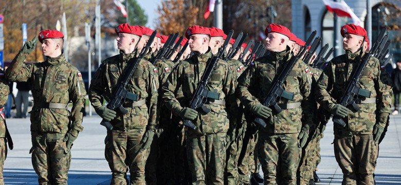 Czy istnieje moralny obowiązek obrony ojczyzny? Prawie połowa Polaków nie broniłaby kraju