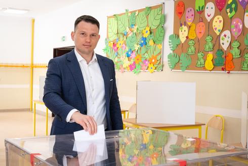 Sławomir Mentzen zagłosował w Toruniu. Fot. PAP/	Tytus Żmijewski