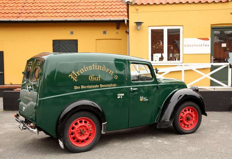 Bornholm, Gudhjem, stary samochód
