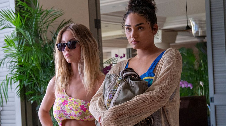 A gonoszkodáshoz nagyon értenek, Olivia (Sydney Sweeney) és Paula (Brittany O’Grady) igazi "mean girlök" / Fotó: HBO