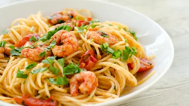 Spaghetti z krewetkami na winie